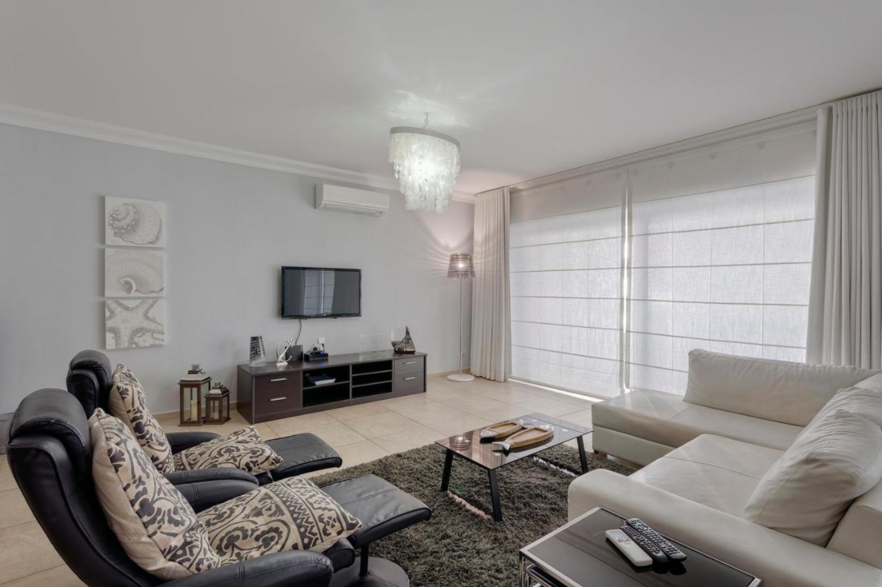 Luxury Apt With Side Seaviews And Pool, Best Location Sliema Bagian luar foto